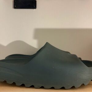 Mens Yeezy Slide Slate Marine Size 9
